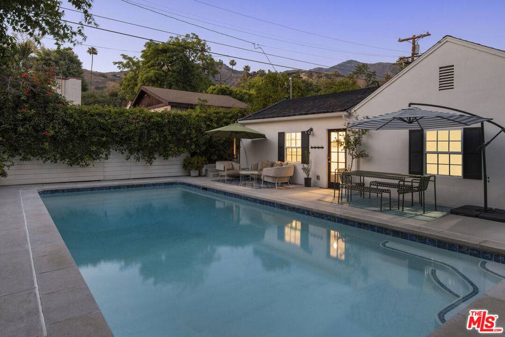 Glendale, CA 91202,881 Cumberland RD