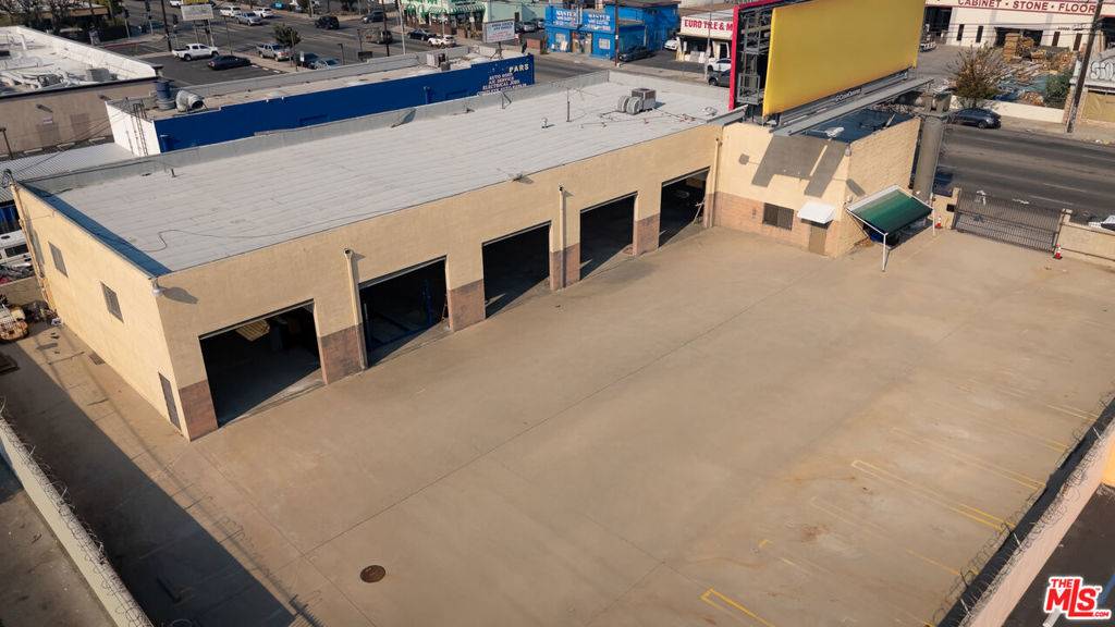 North Hollywood, CA 91605,13330 Sherman WAY