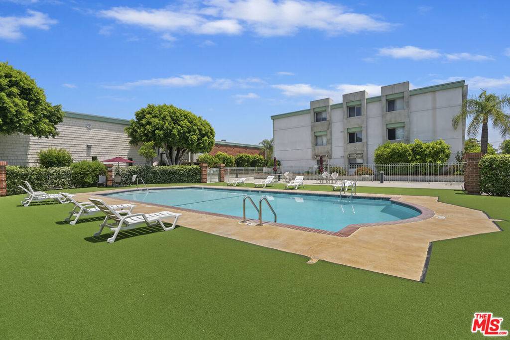 Encino, CA 91316,5301 Balboa BLVD #K4