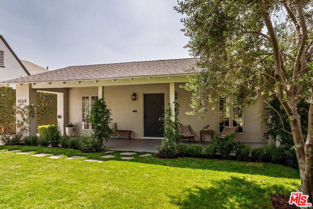 Los Angeles, CA 90019,1068 Queen Anne PL