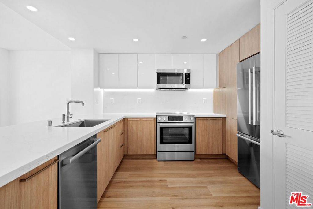 Santa Monica, CA 90401,1221 W OCEAN AVE #604