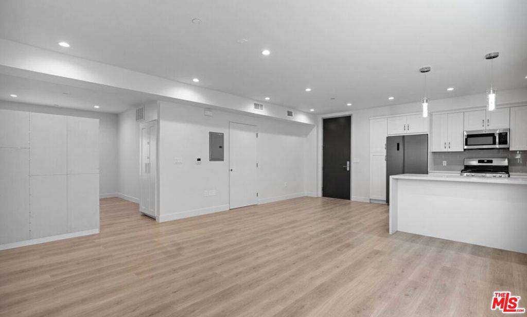 Los Angeles, CA 90064,2336 Westwood BLVD #203