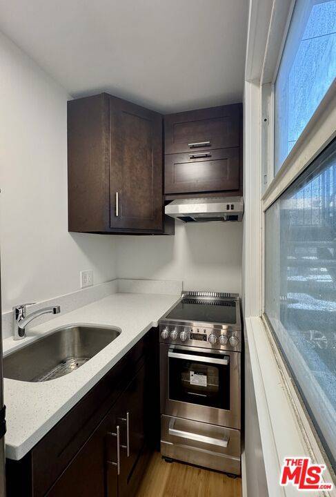 Los Angeles, CA 90028,5520 Franklin AVE #1/2