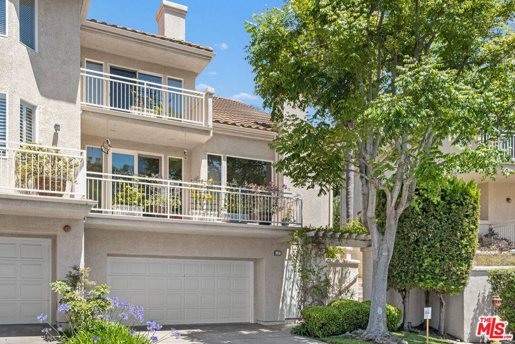 Pacific Palisades, CA 90272,682 Palisades DR