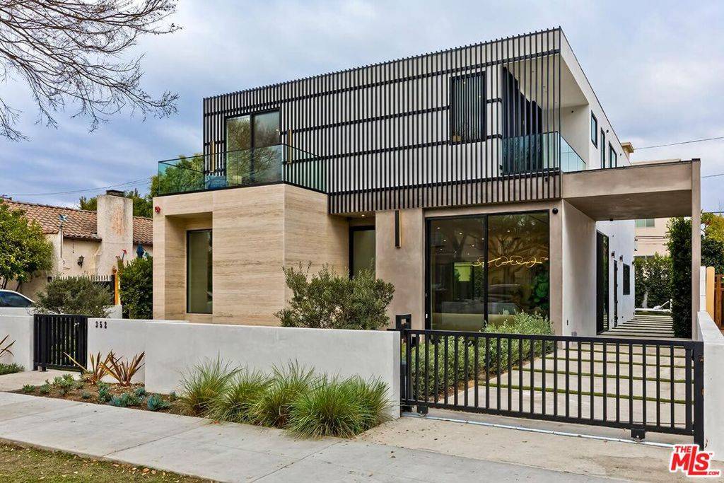 Beverly Hills, CA 90212,352 S Crescent DR