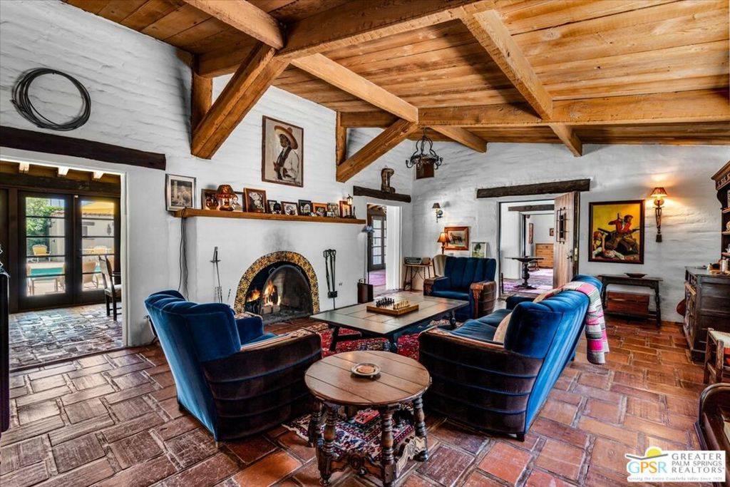 1011 E El Alameda Palm Springs, CA 92262