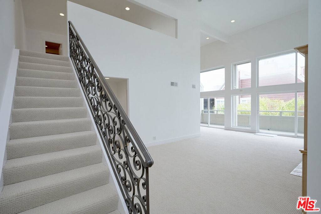 Marina Del Rey, CA 90292,4250 Via Dolce #321