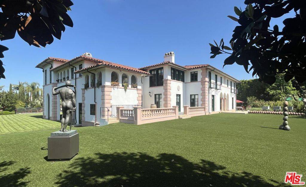 Los Angeles, CA 90005,107 Fremont PL