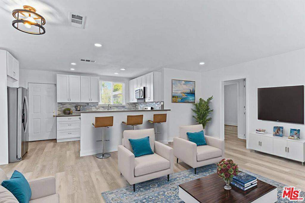 North Hollywood, CA 91601,11031 Hatteras ST