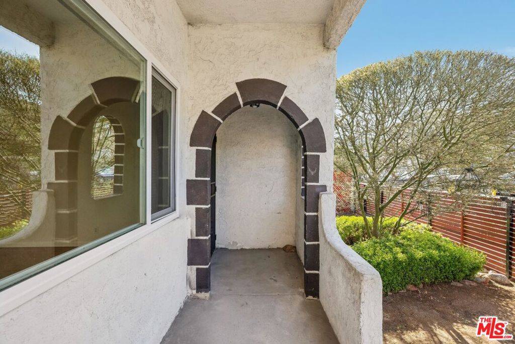 Los Angeles, CA 90063,3933 Woolwine DR