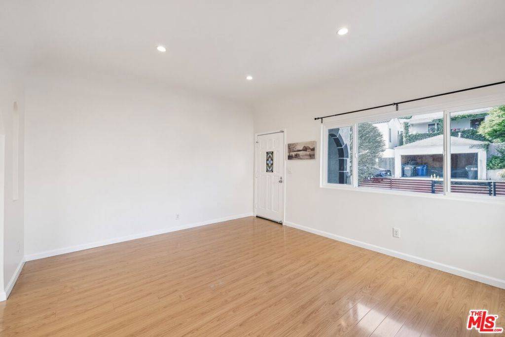 Los Angeles, CA 90063,3933 Woolwine DR