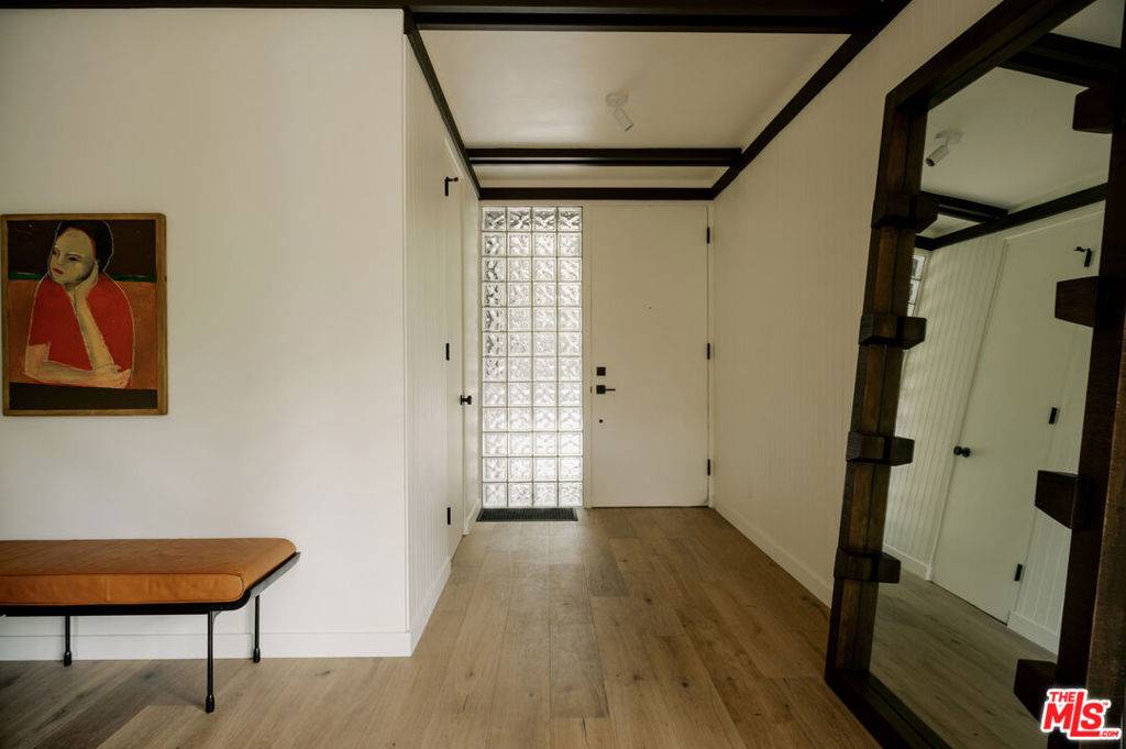 Los Angeles, CA 90068,5649 Valley Oak DR
