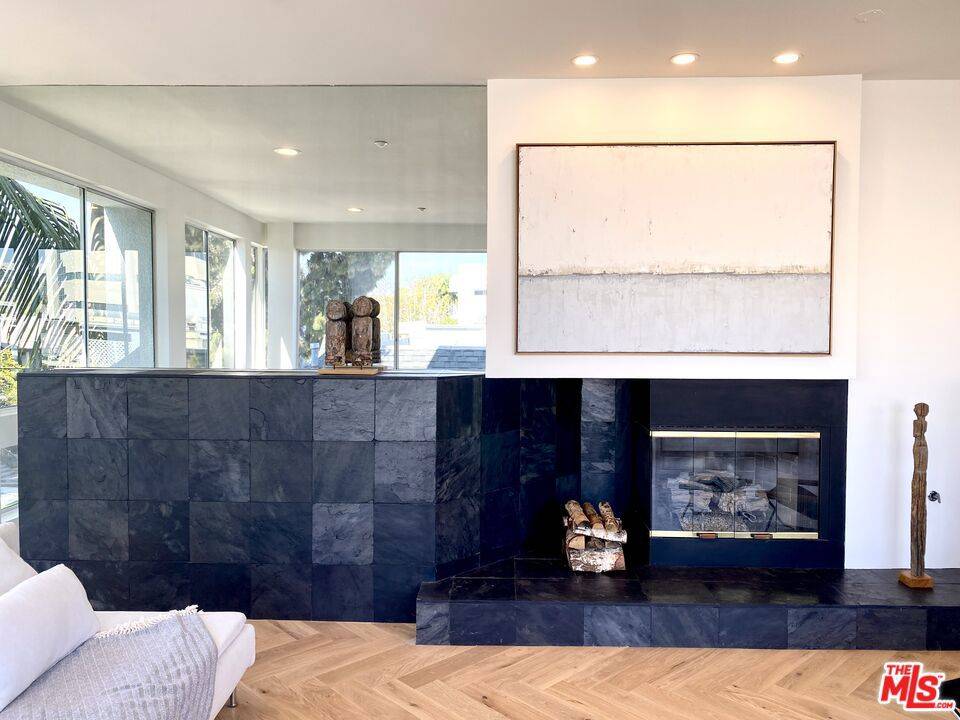 Los Angeles, CA 90064,2237 S Bentley AVE #302