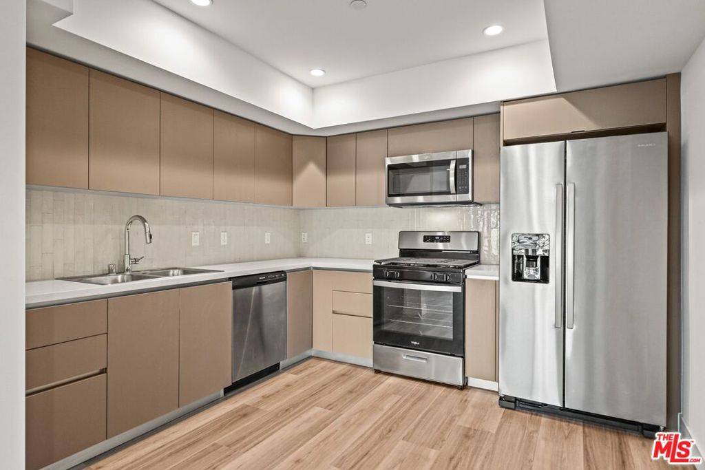 Los Angeles, CA 90025,10405 Louisiana AVE #404