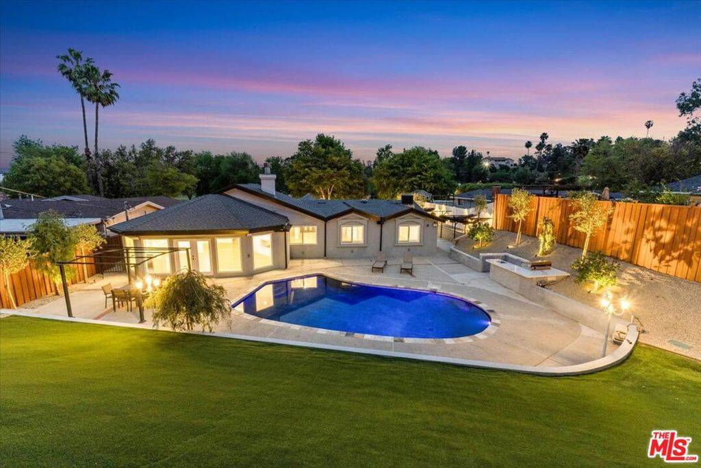 Woodland Hills, CA 91367,5715 Oso AVE