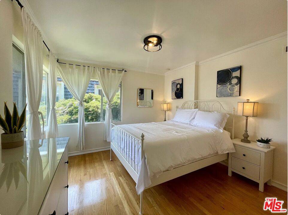 Santa Monica, CA 90403,938 6th ST #4