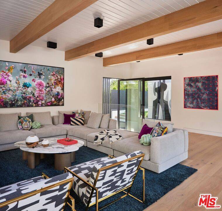 Beverly Hills, CA 90210,9455 Eden DR