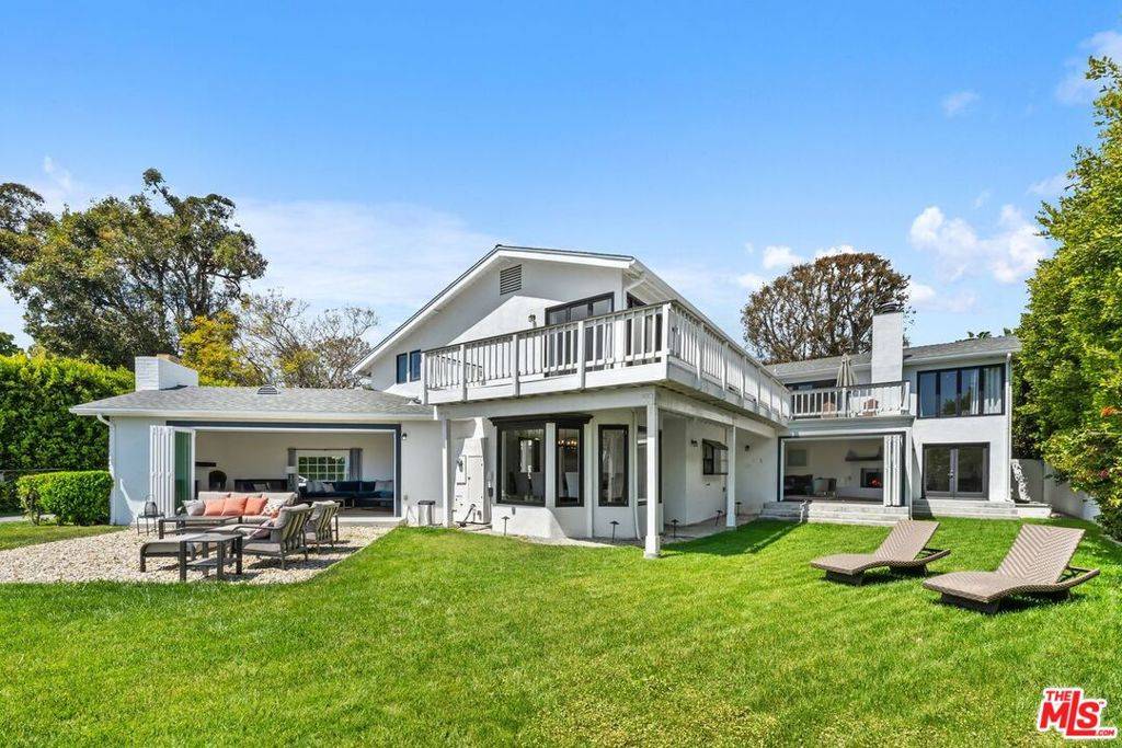 Pacific Palisades, CA 90272,400 Chautauqua BLVD