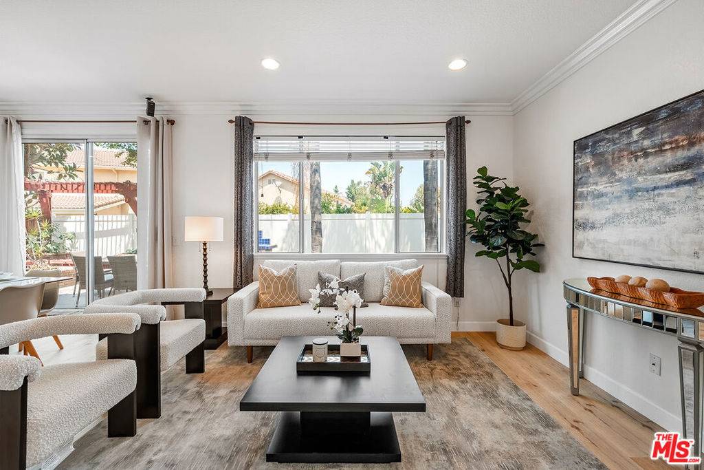 Irvine, CA 92602,33 Halifax PL