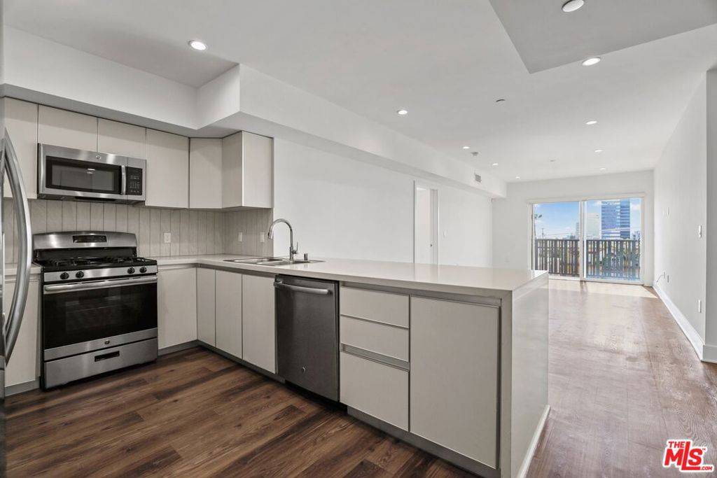 Los Angeles, CA 90025,1233 Westgate #312