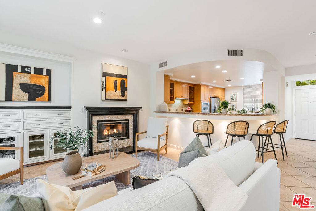 Playa Vista, CA 90094,13173 Pacific Promenade #101