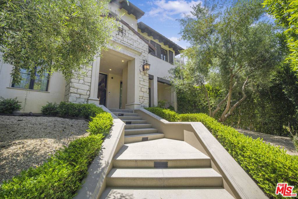 Beverly Hills, CA 90212,439 S Spalding Dr