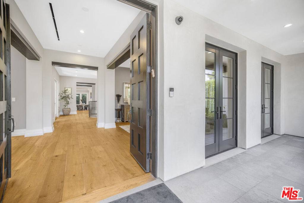 Beverly Hills, CA 90212,439 S Spalding Dr
