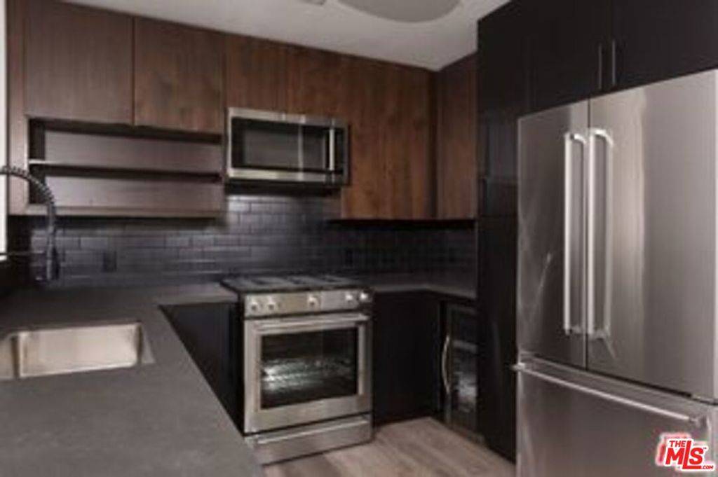 Los Angeles, CA 90036,950 S Fairfax #2603