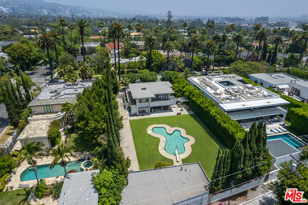 Beverly Hills, CA 90210,523 N Canon DR
