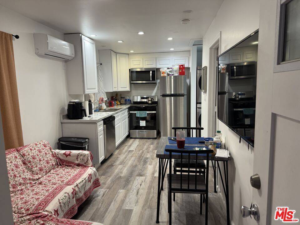 Sherman Oaks, CA 91403,1501 Hartsook ST