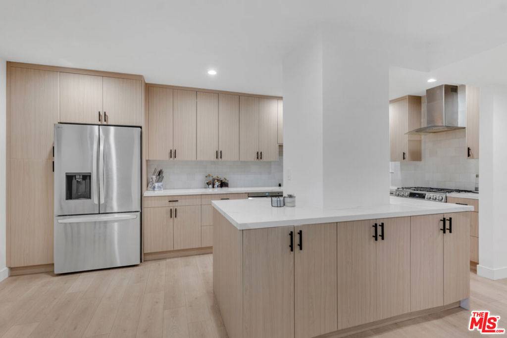 Valley Village, CA 91601,4807 Beck AVE ##5