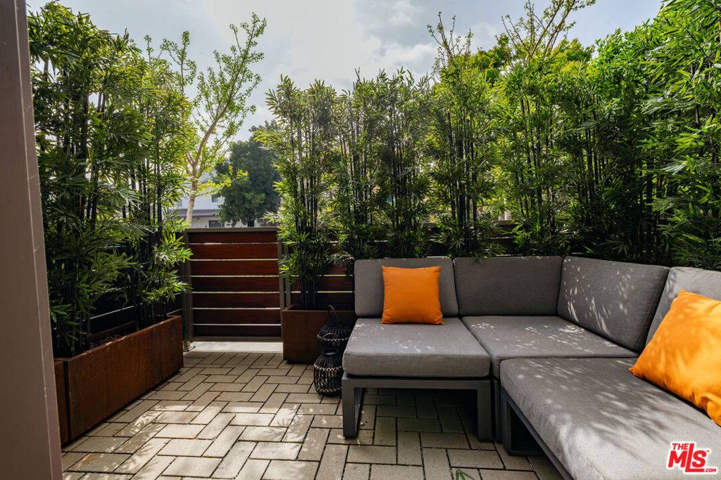 Los Angeles, CA 90038,1246 1/2 Gordon ST