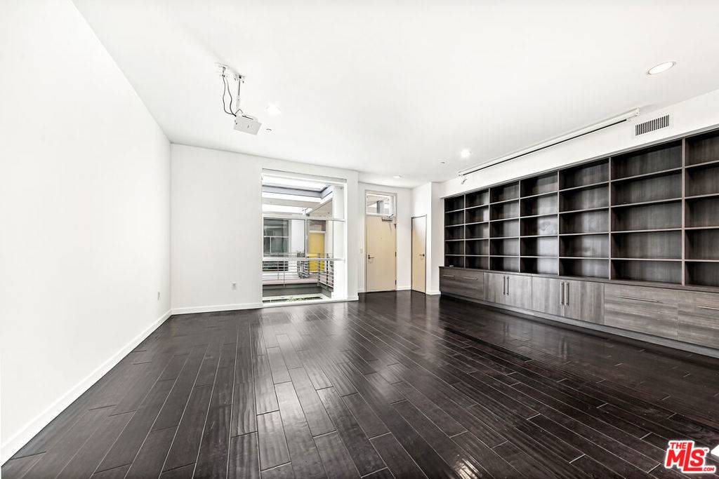 Marina Del Rey, CA 90292,3119 Via Dolce #304