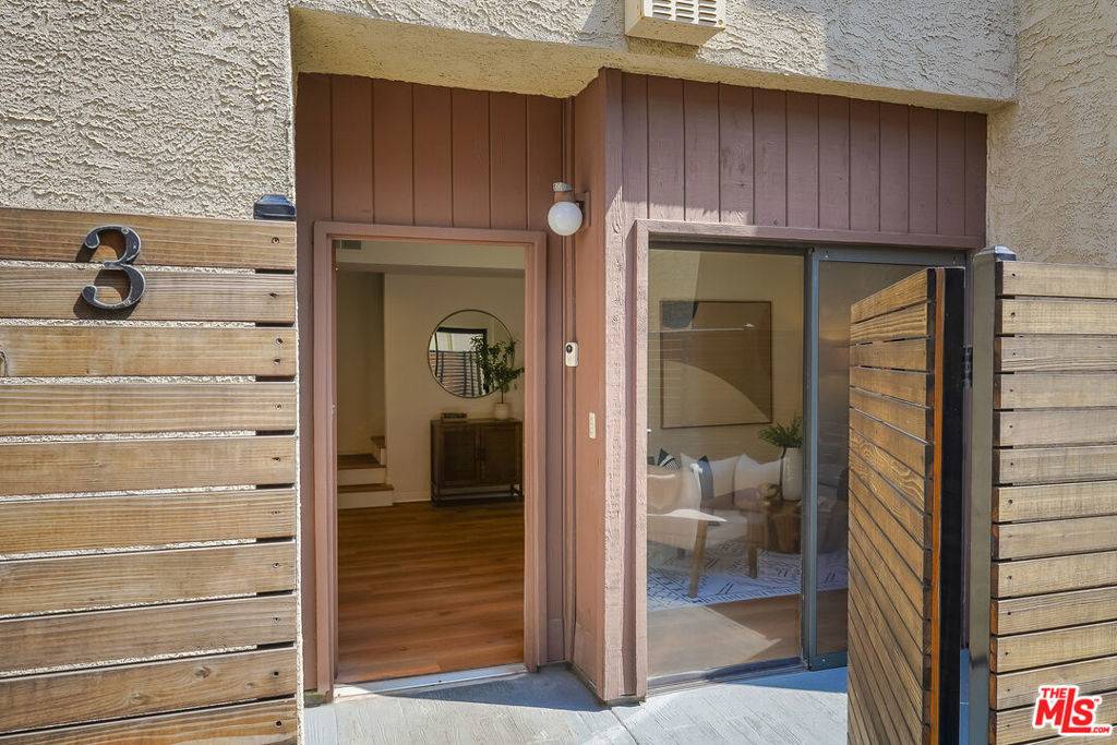 Los Angeles, CA 90025,1655 Greenfield AVE #3