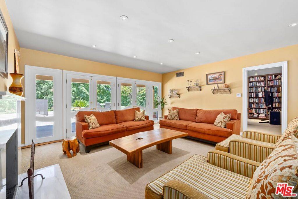 Encino, CA 91436,16241 W Meadowridge WAY