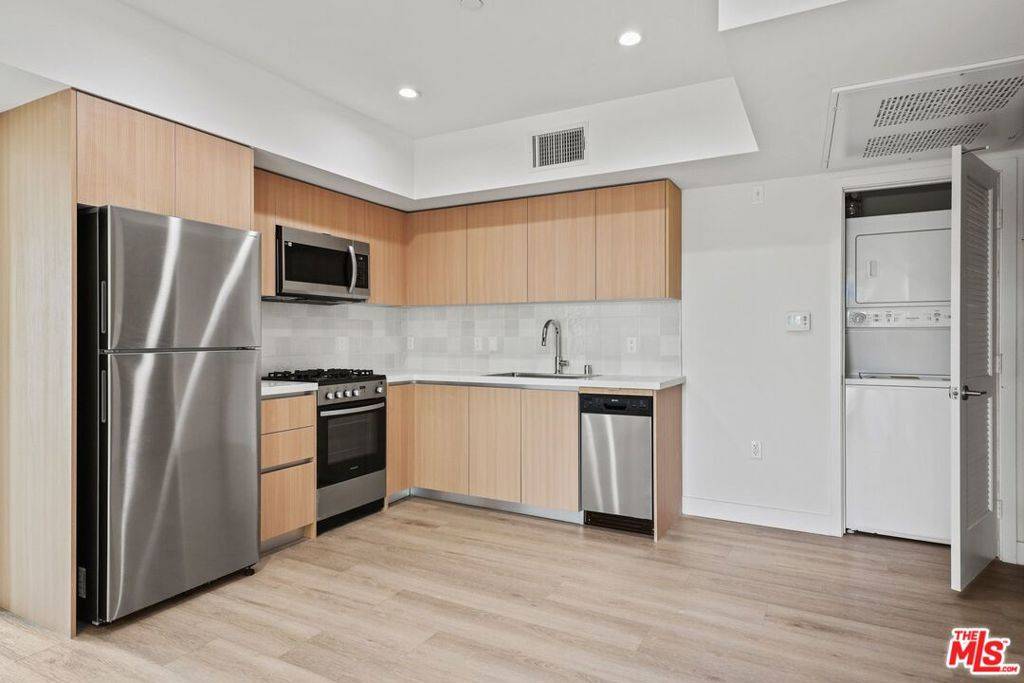 Venice, CA 90291,1600 Venice BLVD #102