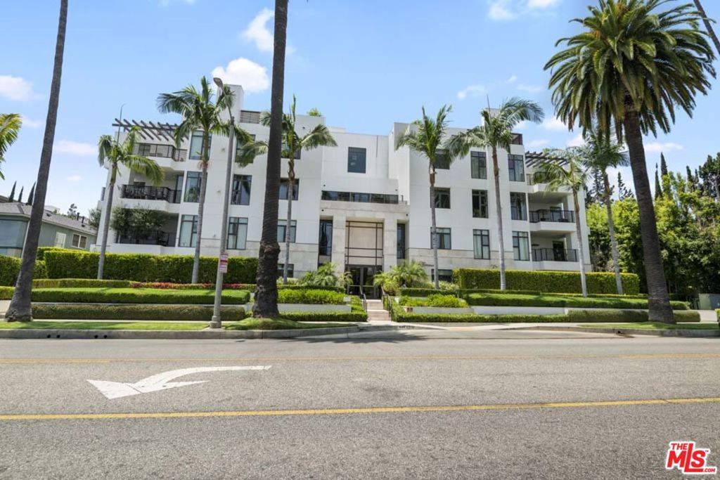 Beverly Hills, CA 90210,447 N Doheny DR #102