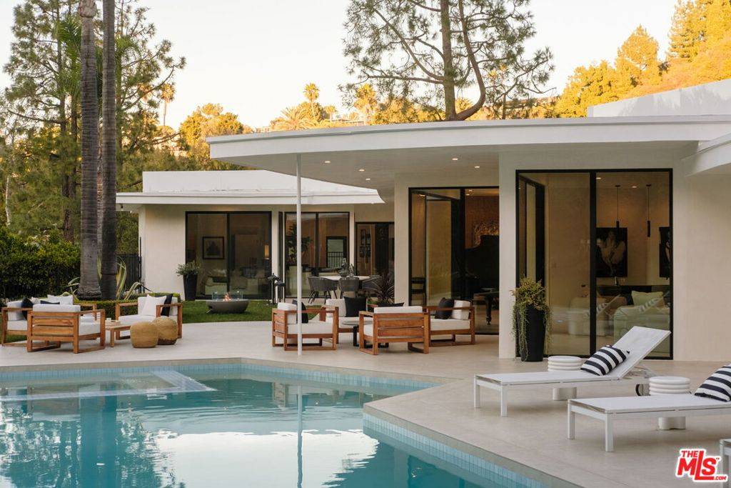 Beverly Hills, CA 90210,1935 Loma Vista DR