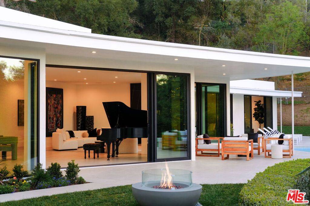 Beverly Hills, CA 90210,1935 Loma Vista DR