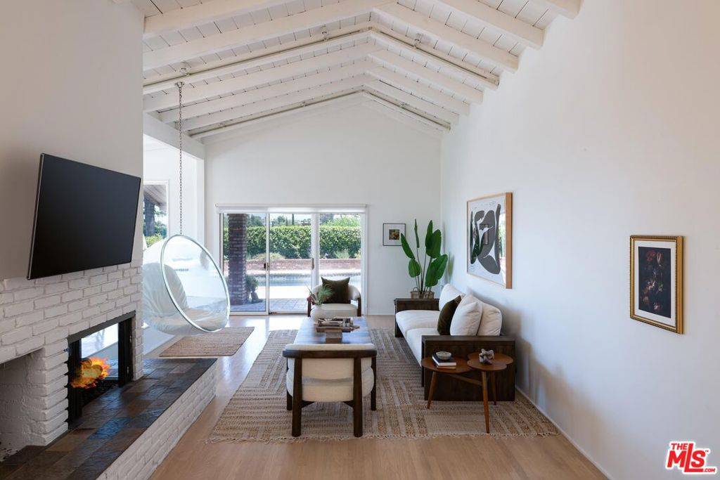 Sherman Oaks, CA 91403,15946 Tobin WAY