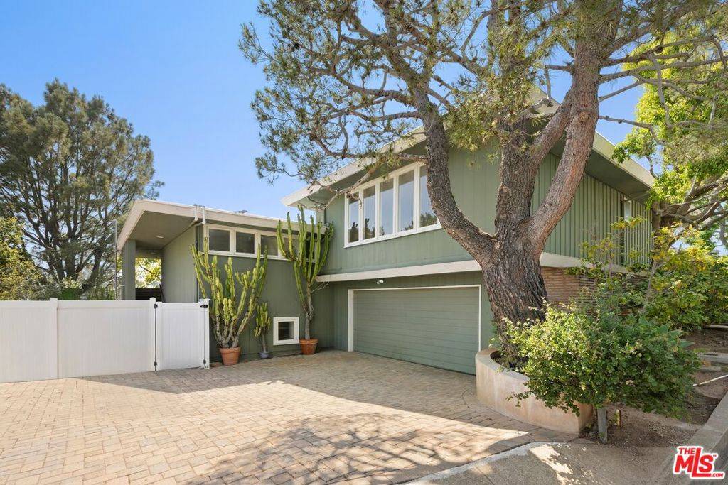 Los Angeles, CA 90049,605 Hanley WAY