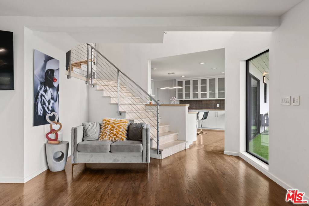 Los Angeles, CA 90069,8514 Hillside AVE