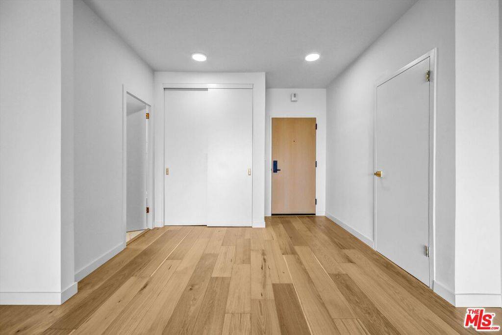 West Hollywood, CA 90069,999 N Doheny DR #306