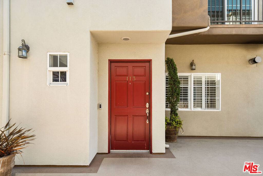 Los Angeles, CA 90045,7301 W Manchester AVE #113