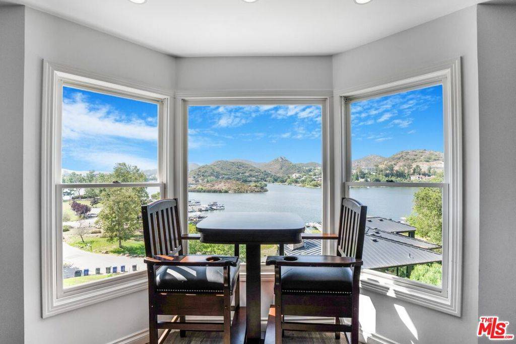 Westlake Village, CA 91361,351 Upper Lake RD