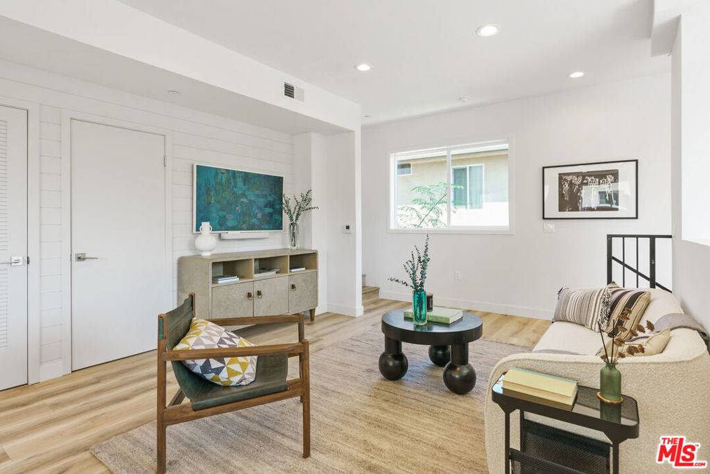 Panorama City, CA 91402,14651 W Sara LN