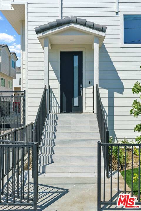 Panorama City, CA 91402,14651 W Sara LN