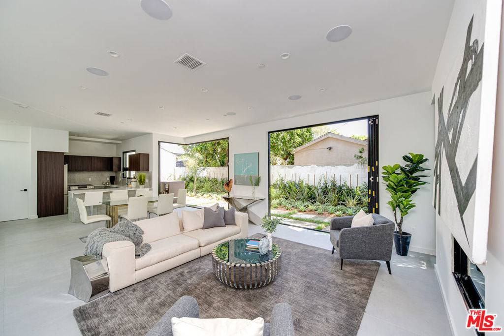 West Hollywood, CA 90048,370 N San Vicente BLVD