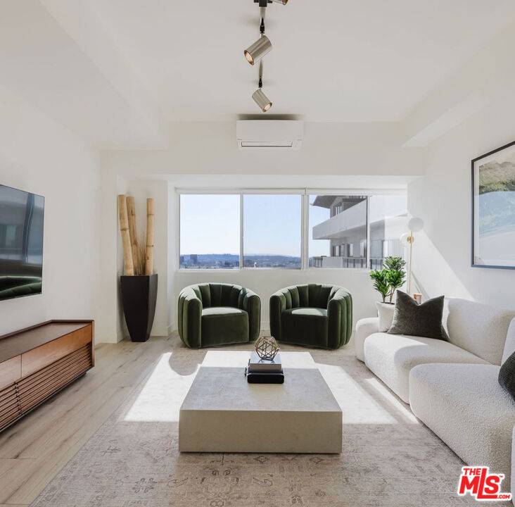 West Hollywood, CA 90069,1155 N La Cienega BLVD #1207