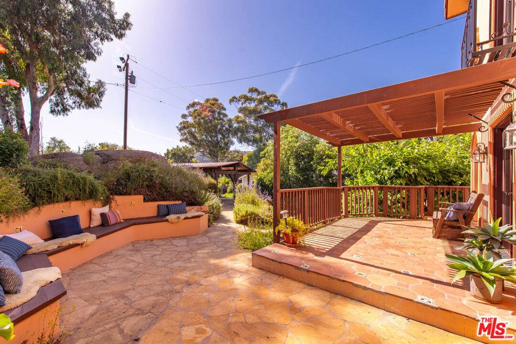 Topanga, CA 90290,21322 Hillside DR